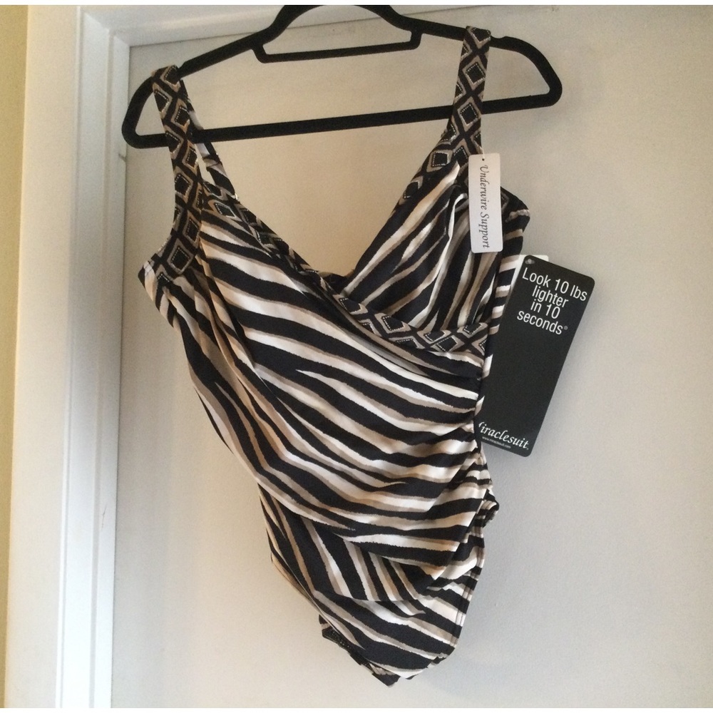 NWT Miraclesuit Swimsuit size 12. Super flattering!